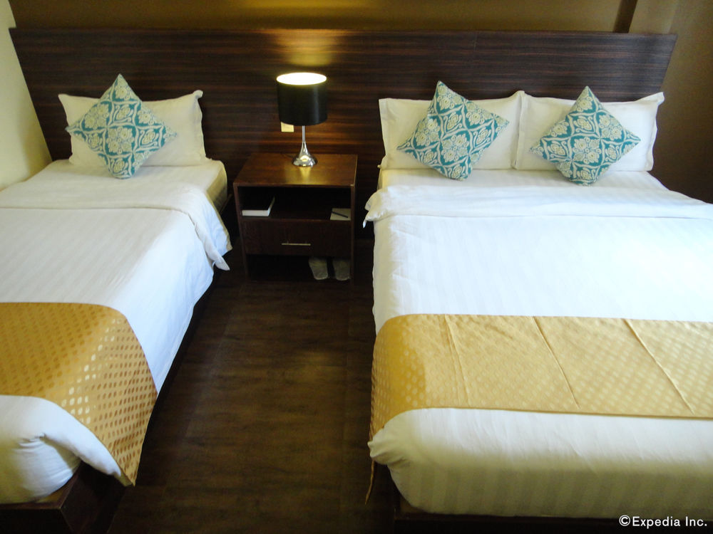 อาซิซา พาราไดซ์ โฮเต็ล Hotel Puerto Princesa ภายนอก รูปภาพ